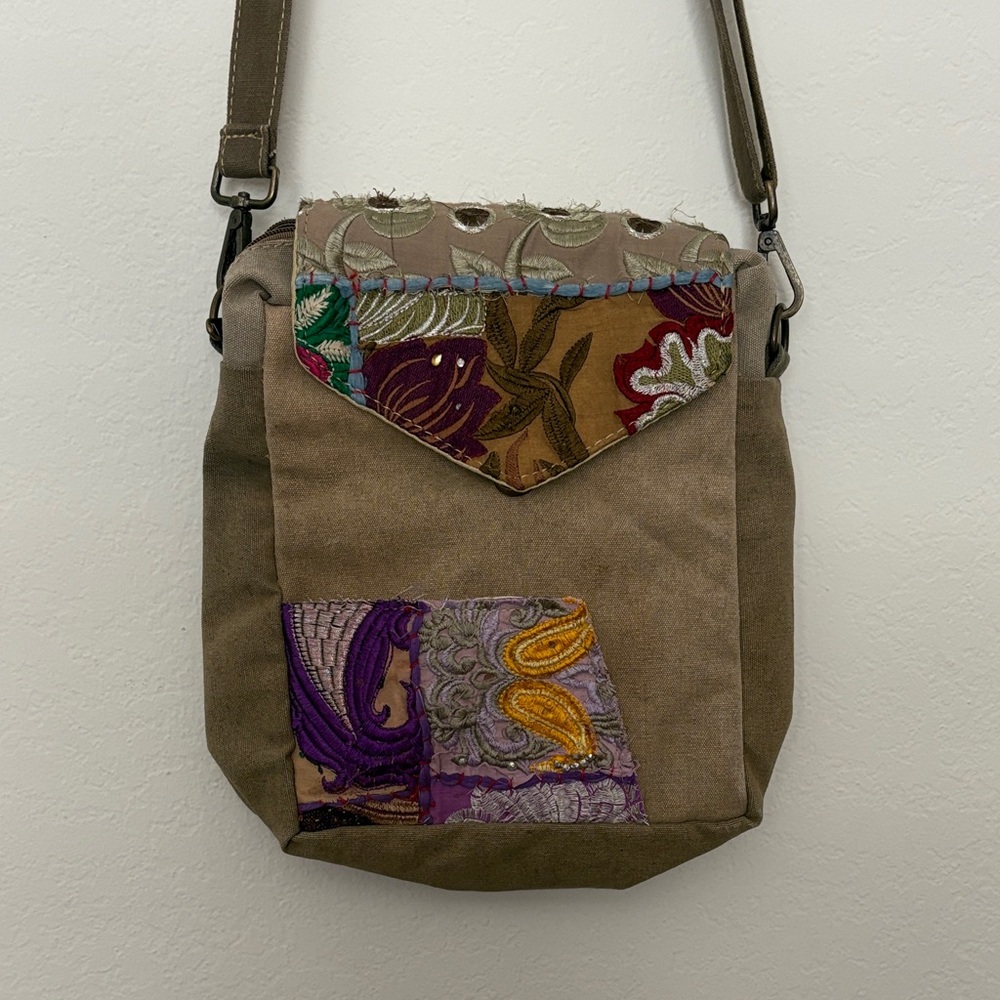 Vintage addiction cross body bag